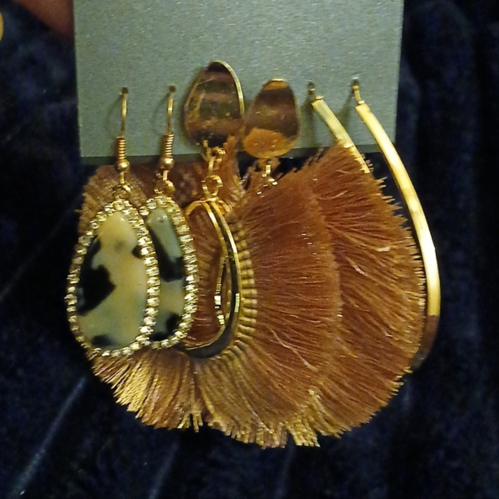 Massini Gold-Toned Earrings Set Teardrop & Rhinestones, Faux Fur & Oblonge Hoops